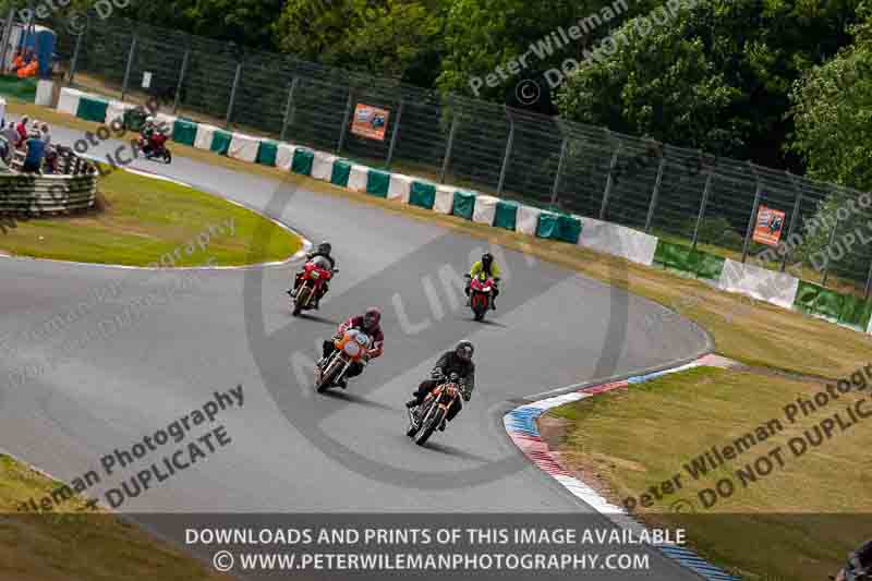 Vintage motorcycle club;eventdigitalimages;mallory park;mallory park trackday photographs;no limits trackdays;peter wileman photography;trackday digital images;trackday photos;vmcc festival 1000 bikes photographs